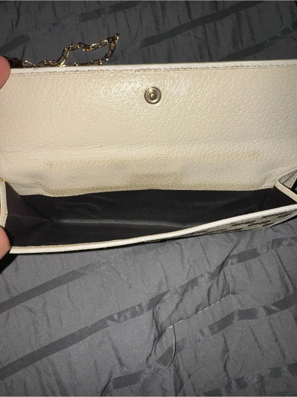 Gucci Beige GG Canvas Crossbody Bag with Green-Red Bow and Gold Chain - Picture 13 of 13